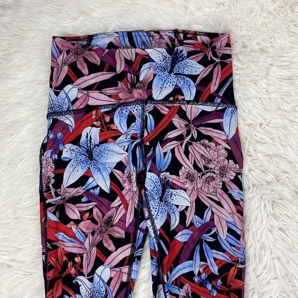 Lululemon Train Times 7/8 Pant *25" Lush Lillies Multi - Picture 2 of 6